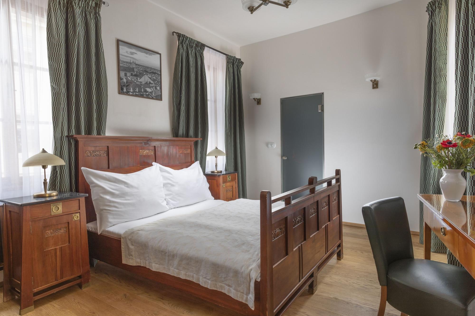 Hotel At The Green Grape Praga Exterior foto