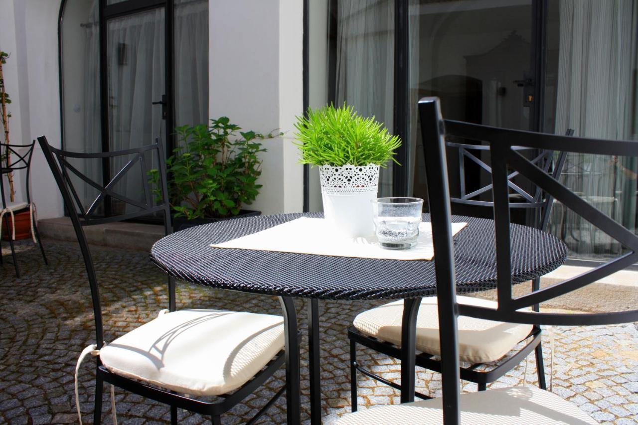 Hotel At The Green Grape Praga Exterior foto
